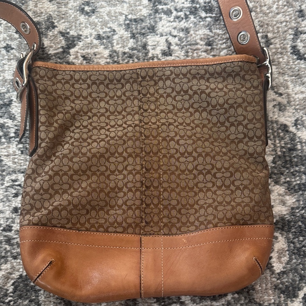 Vintage Coach Tan and Brown Signature Shoulder Bag - Picture 3 of 8
